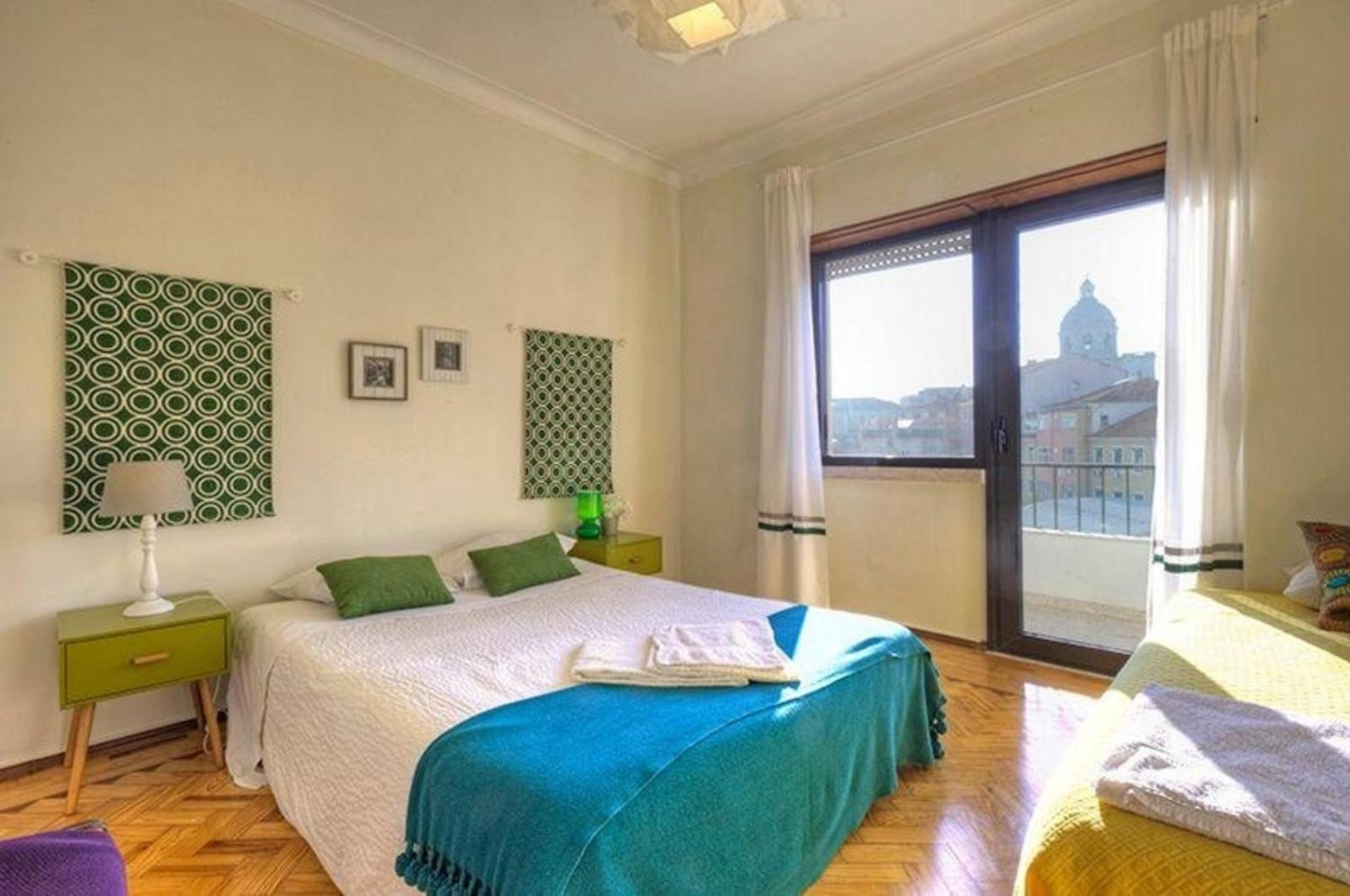 Apartamento Fuer 20 Personen In Lissabon, Regio De Costa De *