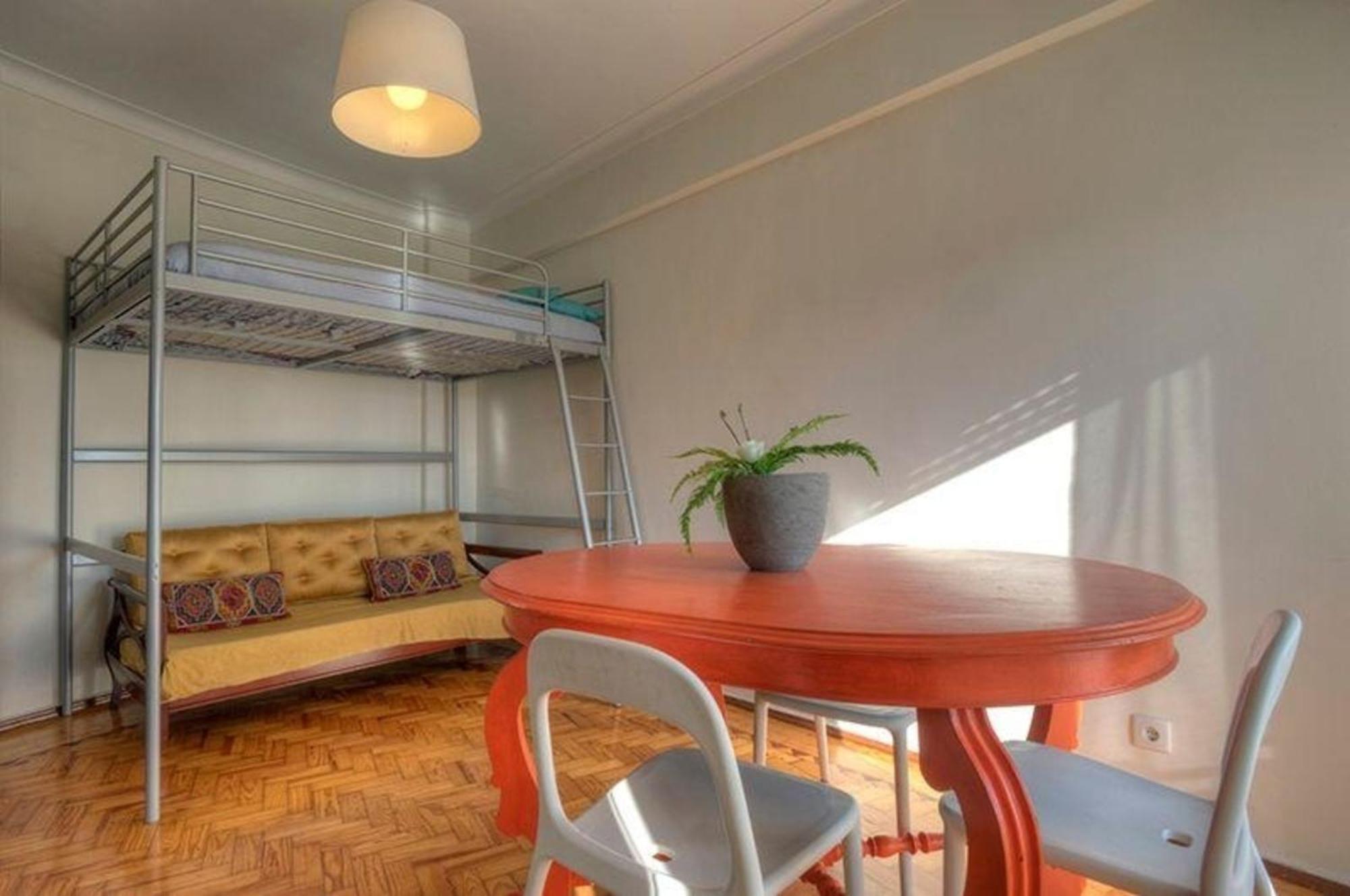 Apartamento Fuer 20 Personen In Lissabon, Regio De Costa De *